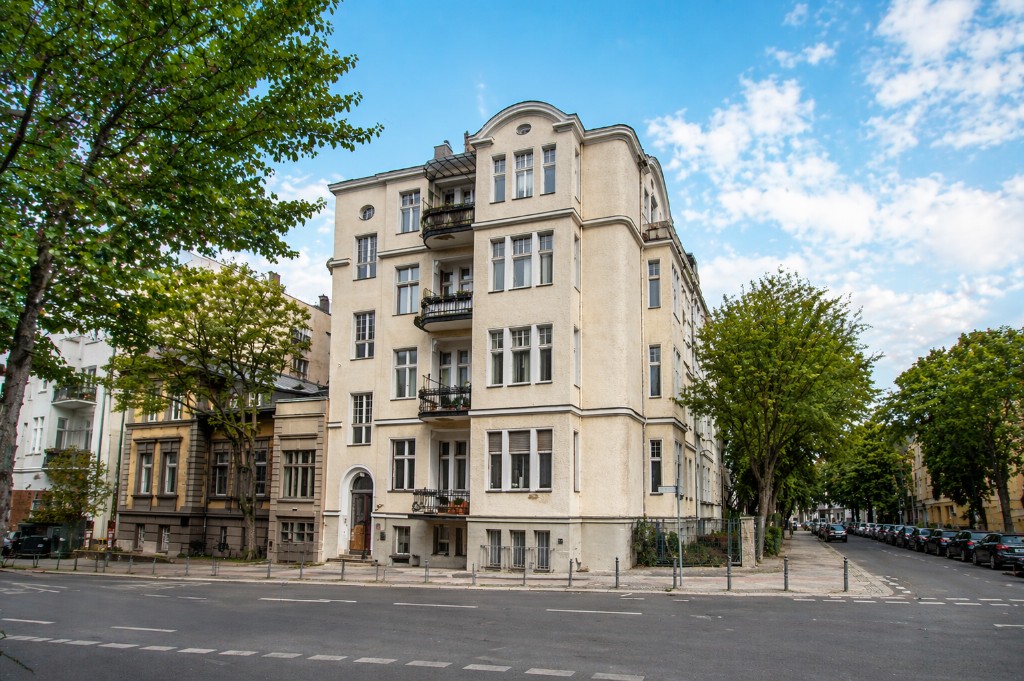 Mehrfamilienhaus verkaufen Berlin – sanierte Einheit mit Entwicklungspotenzial in der Saarstraße
